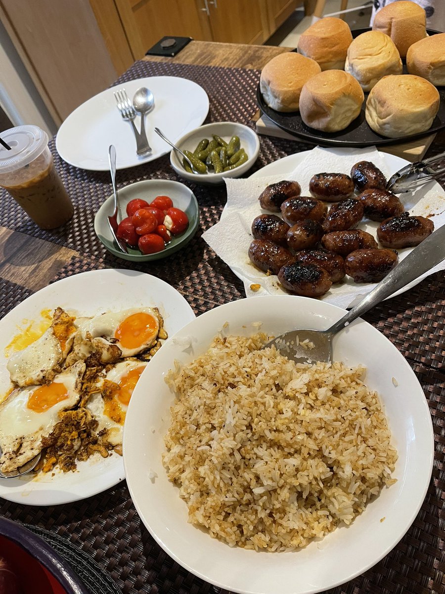 mypartnernicook's tweet photo. YUMMY FILO BREAKFAST 💕 

Garlic fried rice, Longanisa, and Pandesal https://t.co/tYNJicpWZT