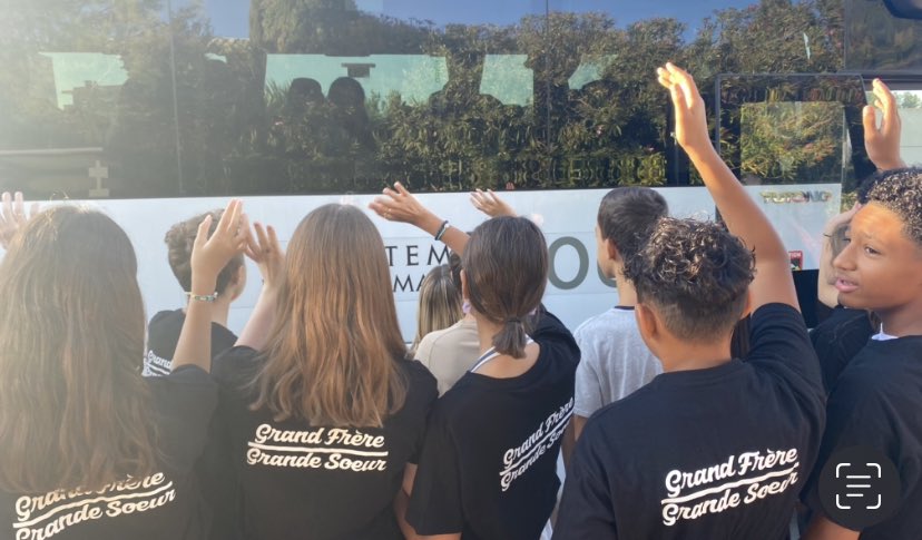 « Séjour cohésion » à Auron: Merci aux « grands frères-grandes sœurs » du collège pour l’accompagnement et l’aide des élèves de 6e jusqu’à l’entrée du bus et pour les échanges d’expériences sur ce séjour qu’ils ont vécu lorsqu’ils étaient en 6e. Merci au CD 06 et Académie de Nice