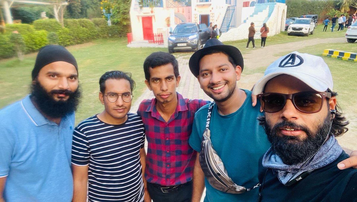 directorrahulk's tweet photo. Behind the scene explaining the scene to a Bollywood actor Manoj Bakshi 

@imanojbakshi @faraazfarry @IbadurRehmaan @aarifahemad @saurabhtyagijolly @f_k_badshah Gitesh Sharma

#lulumoluentertainment 
#directorrahulkhan #sahilchoudhary #manojbakshi 
#parisentertainmentindia https://t.co/TdzFQApYwx