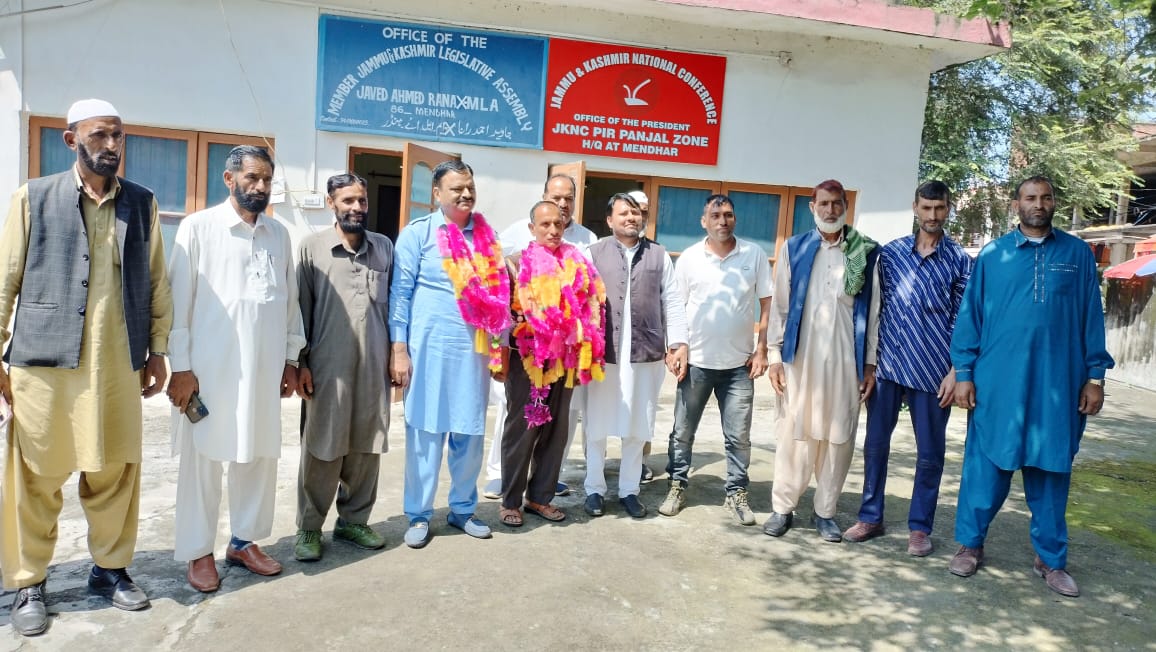 adreeschouhan1's tweet photo. Brij Mohan Sharma, a prominent Personality from the Hindu community  joined JKNC today at the party headquarter JKNC Mendhar
@OmarAbdullah
@JavedRanaa
@SaraHayatShah https://t.co/J4nSsghEth