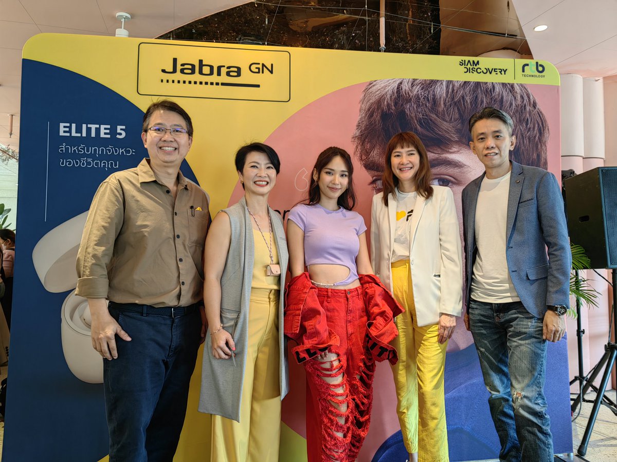 jokermaster619's tweet photo. ในงานเปิดตัว #RTBtechnology #JabraElite5 มีน้อง #ญดานริลญา จากภาพยนต์คุณภาพ #ร่างทรง มาร่วมแชร์ประสบการณ์การใช้งานด้วยครับ สวยและน่ารักมากๆเลย^__^ https://t.co/9KWcpTe3KE