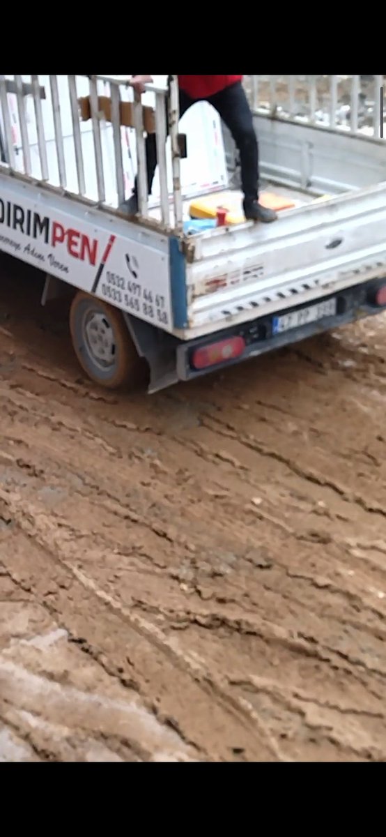 47Mma's tweet photo. @artuklubeltr @tatlidedemehmt @GSB_Mardin @mahmutdemirttas 
13 Mart mahallesi KYK kız yurdu ( C blok) yanında 150 Mt. Torpak bir yol bulunmakta. Bu yol yazın toza kışın çamura sebep olmakta. Mahalle halkına öğrencilere ve esnafa çok fazla sıkıntı yaşatmaktadır. https://t.co/DWWexxHZk1