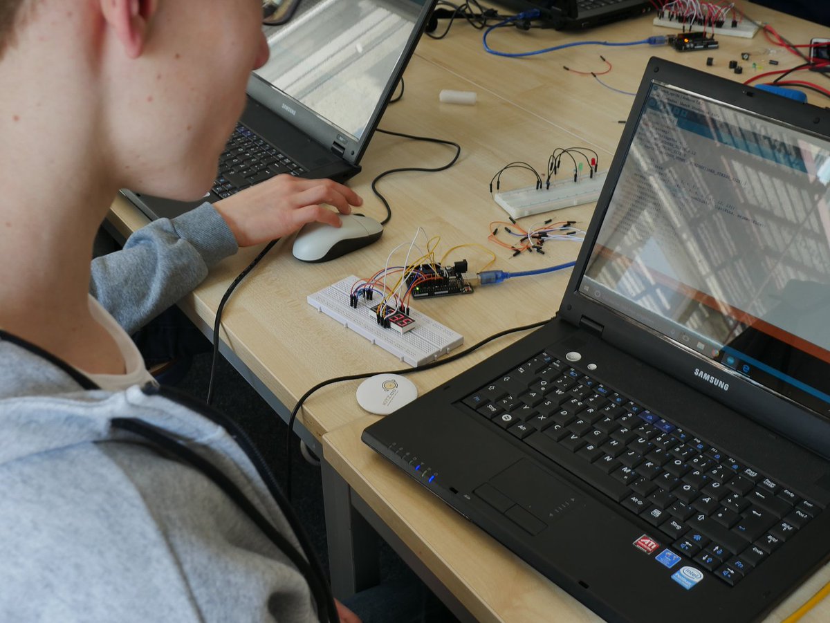 KITZdo's tweet photo. Digitale Woche Dortmund 2022!! 
Wir sind dabei mit den Workshops "Physical Computing" und "Hack the World" - Du auch?
https://t.co/1obCuGeq4k
#diwodo
#kitzdo
#physicalcomputing
#hackerday https://t.co/jq2HviGp0R