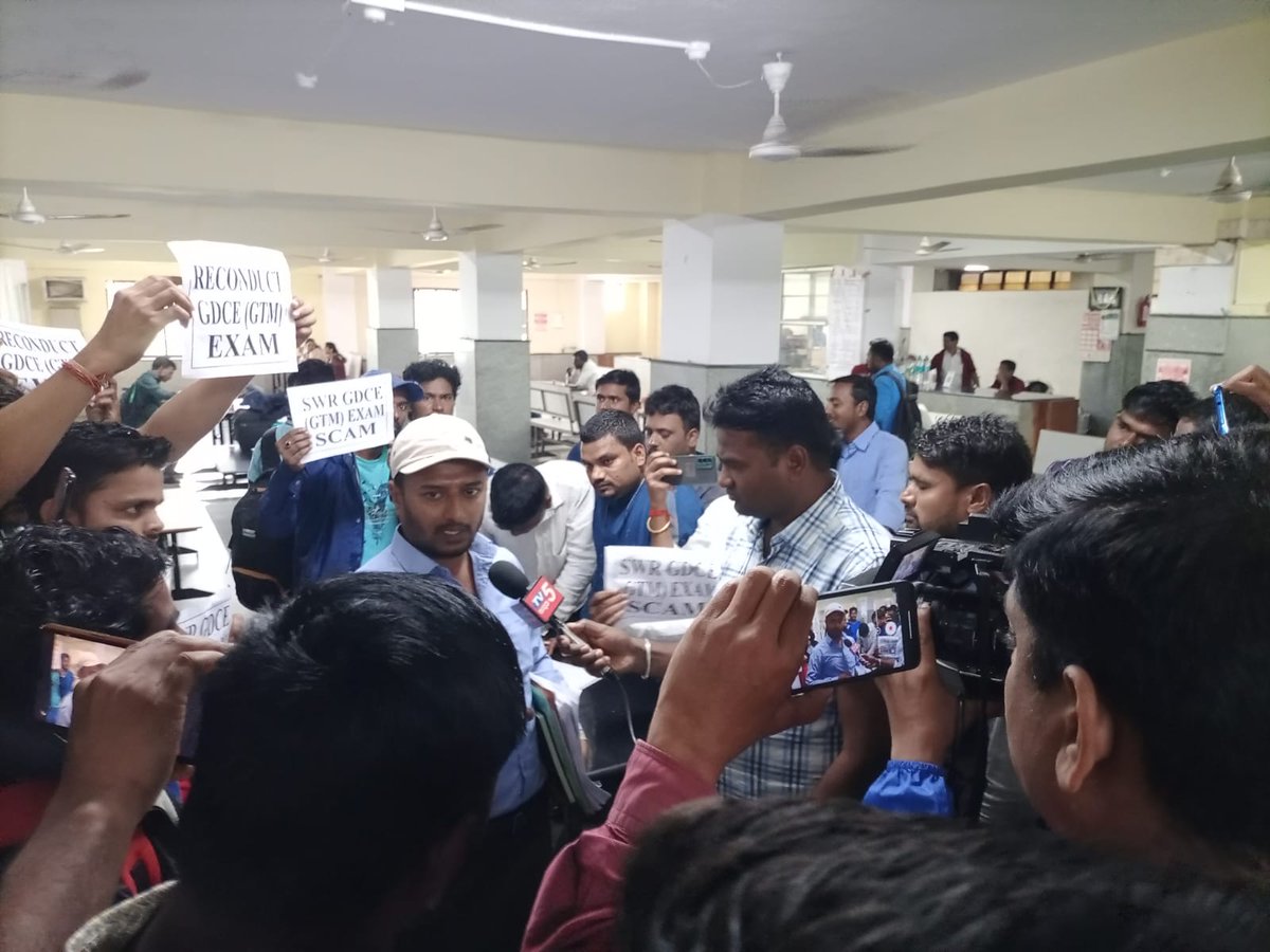 Y77933390Arvind's tweet photo. #SWR_GDCEEXAM_SCAM 
#CANCEL _SWR_GDCE _EXAM
#RECOUNDUCT _SRRGDCE_EXAM
@GMSWR @AshwiniVaishnaw @CVCIndia @SWRRLY @IR_CRB @AIRTUINDIA @AIRTUINDIA @RailMinIndia @SWRRailway @SWRRailway https://t.co/1SpYJn6yfj