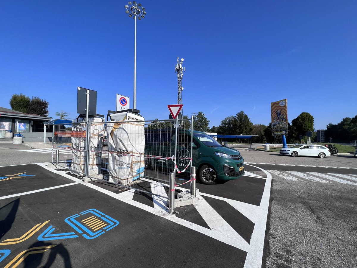 electricfelix's tweet photo. A tiny teaser of what’s to come today!
This is #soontoopen Free to X #fastcharging location at Lario Est A9 🇮🇹
NOW off to #Milano, Linate ✈️ and no, I’m not boarding a plane ⚡️⚡️⚡️
#FreetoX
#italy
#fastcharger
#infrastructure
#alwaysbecharging
#MOREPLUGS https://t.co/vgDlpPu0km