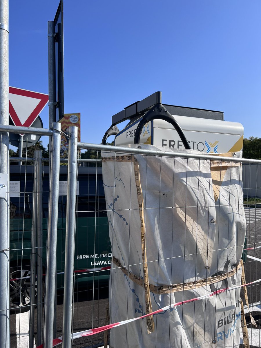 electricfelix's tweet photo. A tiny teaser of what’s to come today!
This is #soontoopen Free to X #fastcharging location at Lario Est A9 🇮🇹
NOW off to #Milano, Linate ✈️ and no, I’m not boarding a plane ⚡️⚡️⚡️
#FreetoX
#italy
#fastcharger
#infrastructure
#alwaysbecharging
#MOREPLUGS https://t.co/vgDlpPu0km