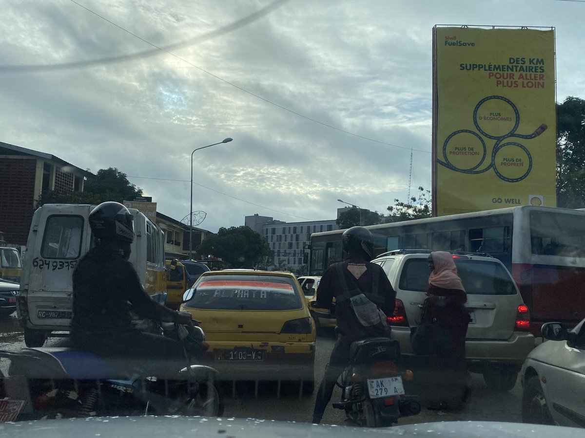 🆗 
Il faudrait que l’on communique  lorsque des travaux 🚧 sont en cours , on se réveil un matin et 🆙 cette route est entrain d’être travaillée. 
 
L’allée du boulevard 6 à la hotel NOOM est en pleine action ⛏🚧⚠️

#RoadSafety  #GN🚧