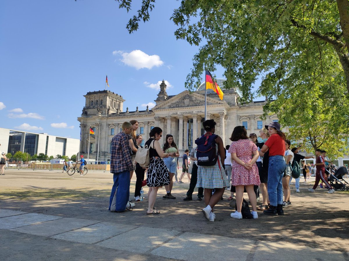asf_ev's tweet photo. Im August fand unser deutsch-israelisches Sommerlager statt: die Teilnehmer*innen setzten sich mit Geschichte & Gegenwart beider Länder aus einer queeren Perspektive auseinander. Danke für Förderung an #ConAct, die #AxelSpringerStiftung sowie die #HannchenMehrzweckStiftung.
© ASF https://t.co/PrOHusjYJe