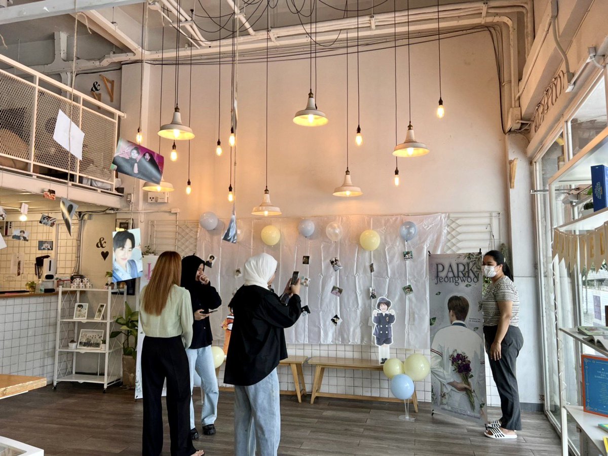 movylodge's tweet photo. 💐 คาเฟ่วันเกิดจุนกยูและจองอูน 🤍 
•10-11.09.22•
🏠 @movylodge 
#SunshineDayOfJUNJEONG
#movylodge #movycafe
#eventcafe https://t.co/b0iC3W3ngx
