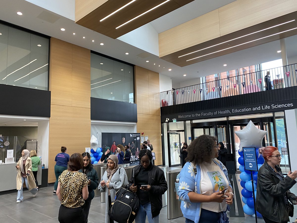 ProfMaxLintern's tweet photo. Welcome Week kicks off at City South Campus - lots fab new students arriving- exciting stuff! #IAMBCU https://t.co/AZgBDKExNI