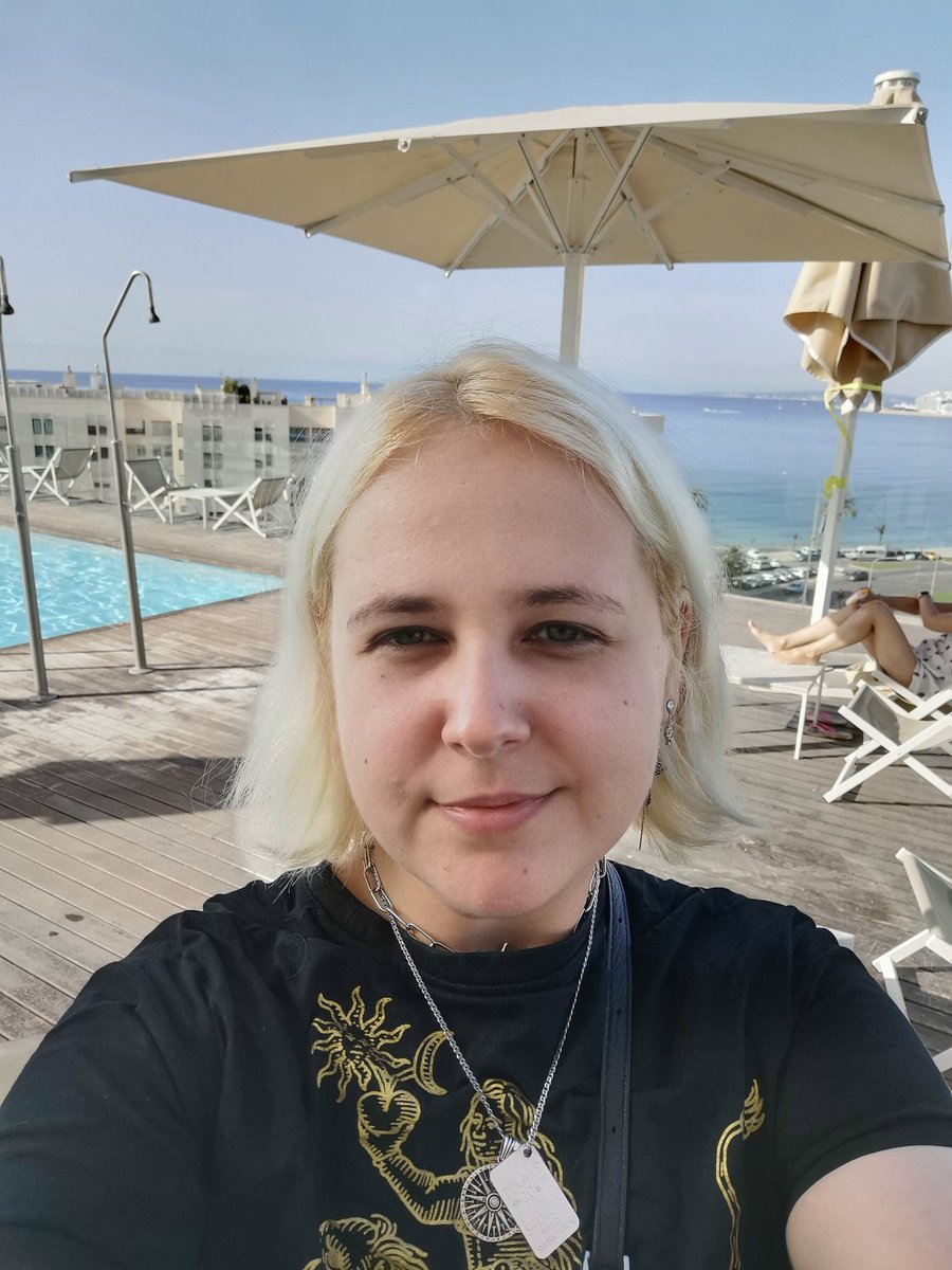 krnswry's tweet image. Make it #WriteTheDocsPrague except don&apos;t make it Prague this year 😁. Enjoying @writethedocs conference/my birthday getaway near a rooftop pool 😎.