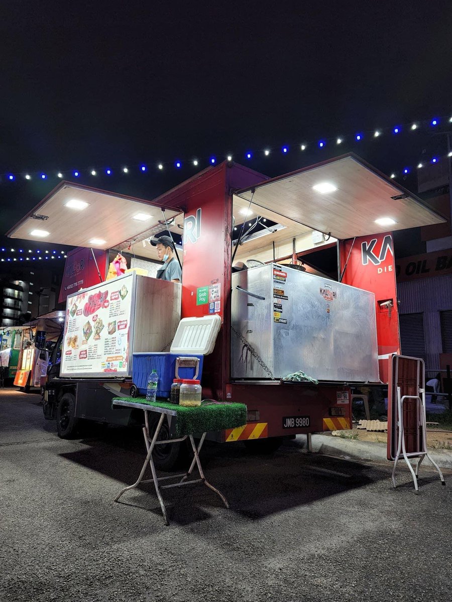 Jawatan kosong. Vacancy for food truck. 

Tukang masak
Pembantu tukang masak
Cashier/sales assistant 

Tebrau Foodtruck Park, Taman Desa Tebrau Jb. Sebelah Aeon/Toppen. 

3pm-12am.

Training disediakan 

012-7767775

Atau email resume ke:

Kaloritruck@gmail.com

Sebarkan!