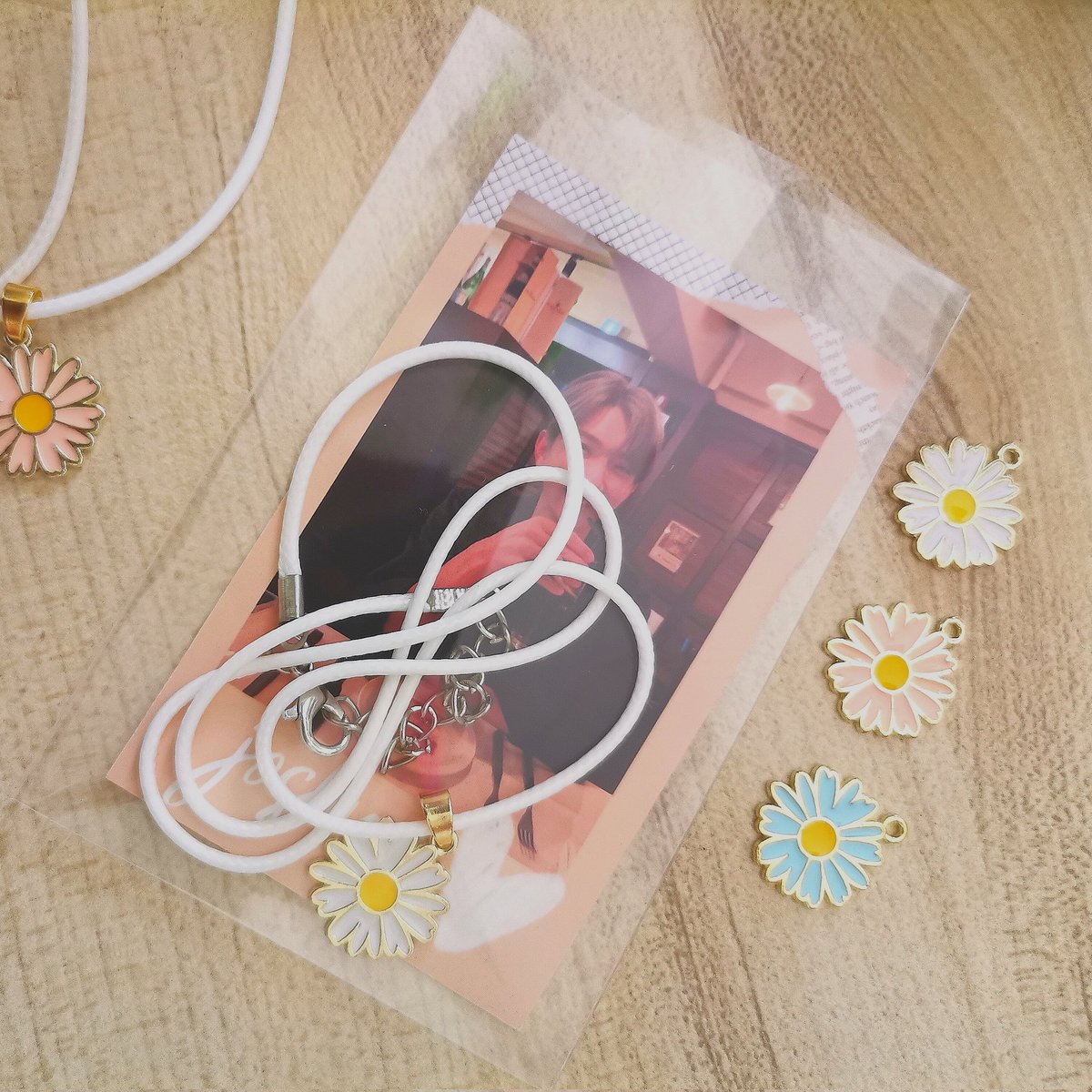 247kstore's tweet photo. #247Kstore #247PHGiveaway 
🌼BeTS In Manila Freebies🌼

Hello Carats! 🤗
I'll be giving away handmade necklace made by yours truly with unofficial photocard this October 9. Open for team concert and team labas.

#Seventeen
#BeTSinMNL https://t.co/t0MX2HE3xa