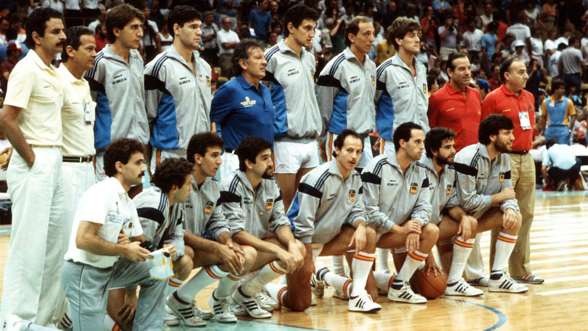 Vuelo7988's tweet photo. #1984AñoNovela (!)

🎥 Fallece el pte. soviético #YuriAndrópov . K. #Chernenko asume la presidencia de la #UniónSoviética 

🤺La #URSS no participa en los @juegosolimpicos de #LosÁngeles España:🥈en 🏀 #Basket 

«Aquel año 84»
#EquívocosÁrbolesCaligrafíasPersonas @MacleinyParker https://t.co/OpT5AdMcay