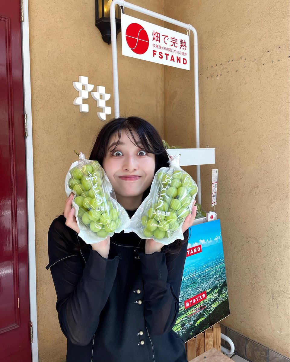 0712_snyuna's tweet photo. 大好きな【シャインマスカット】
@fstand2020 さんで無人販売中!なくなり次第終了みたいです😭
新鮮な朝取れフルーツが買えるなんて。なんて幸せなの。
私は渋谷にある、酒屋「花」/ コーヒースタンド「烏」さんへ🍇
@hana_karasu_
#FSTAND #南アルプス市 #シャインマスカット #ふるさと納税 https://t.co/HmmIHQbuqQ