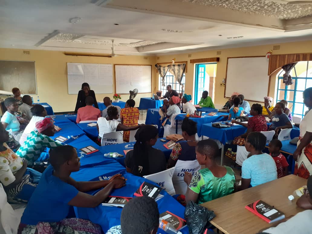 Challenges_MW's tweet photo. Cooperative Training of both Mwalija and Dyeratu Cooperatives in Chikwawa district conducted by our officers on issues to do with cooperative formation, principles, governance, values, structure, member responsibility etc.
#cooperatives #WHHproject #training https://t.co/MC8qUy8b2z