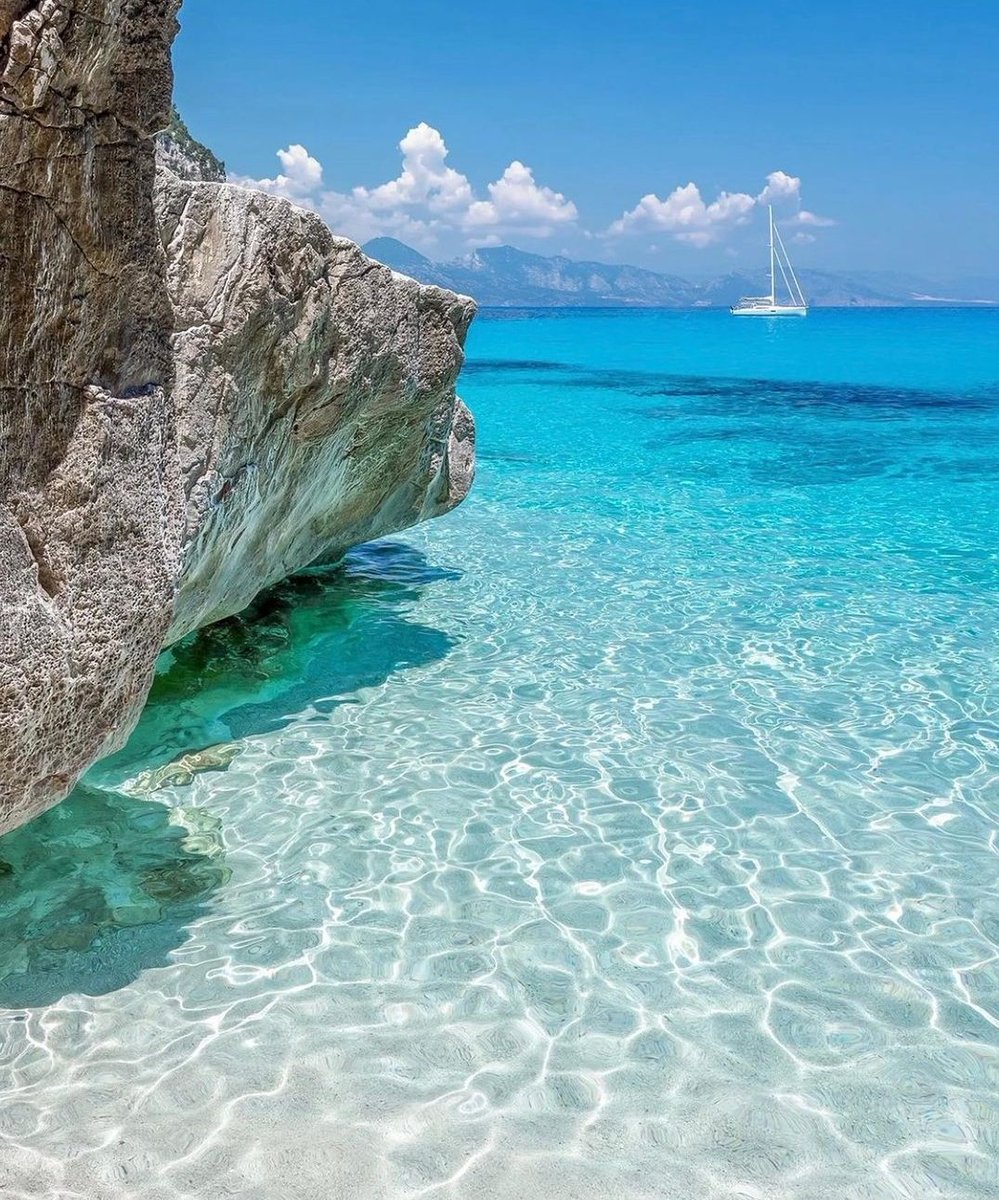 I wish you a wonderful Monday and a very good new week💙⛵💙