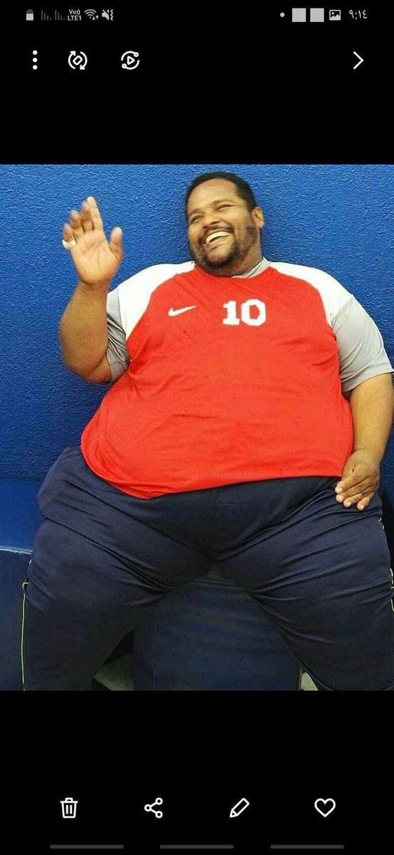 هذا الشخص يعاني من وزن كبير
من يتكفل بعملية تكميم له

٠٥٩٨١١٤١٠٤
