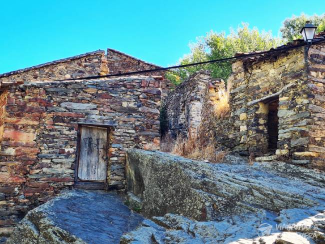 viajando_manera's tweet photo. #FelizLunes viajeros!! Patones de Arriba es uno de los pueblos más bonitos y visitados de #Madrid. Es un lugar perfecto para pasar el día y apto para toda la familia. Os cuento todos los detalles: https://t.co/N8kfakvSoI #esptb #travelbloggers https://t.co/O9eTIs4oxD