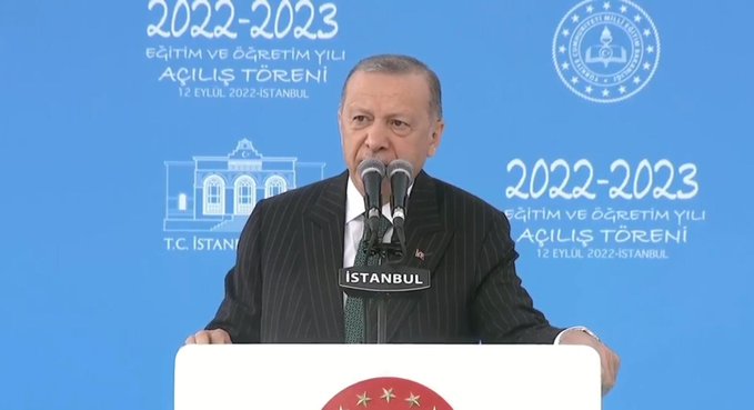 Cumhurbaşkanı Erdoğan: Velilerimizi kırtasiye gezmekten kurtardık
#okullaracılıyor 
dersimizegitim.com/?p=1691