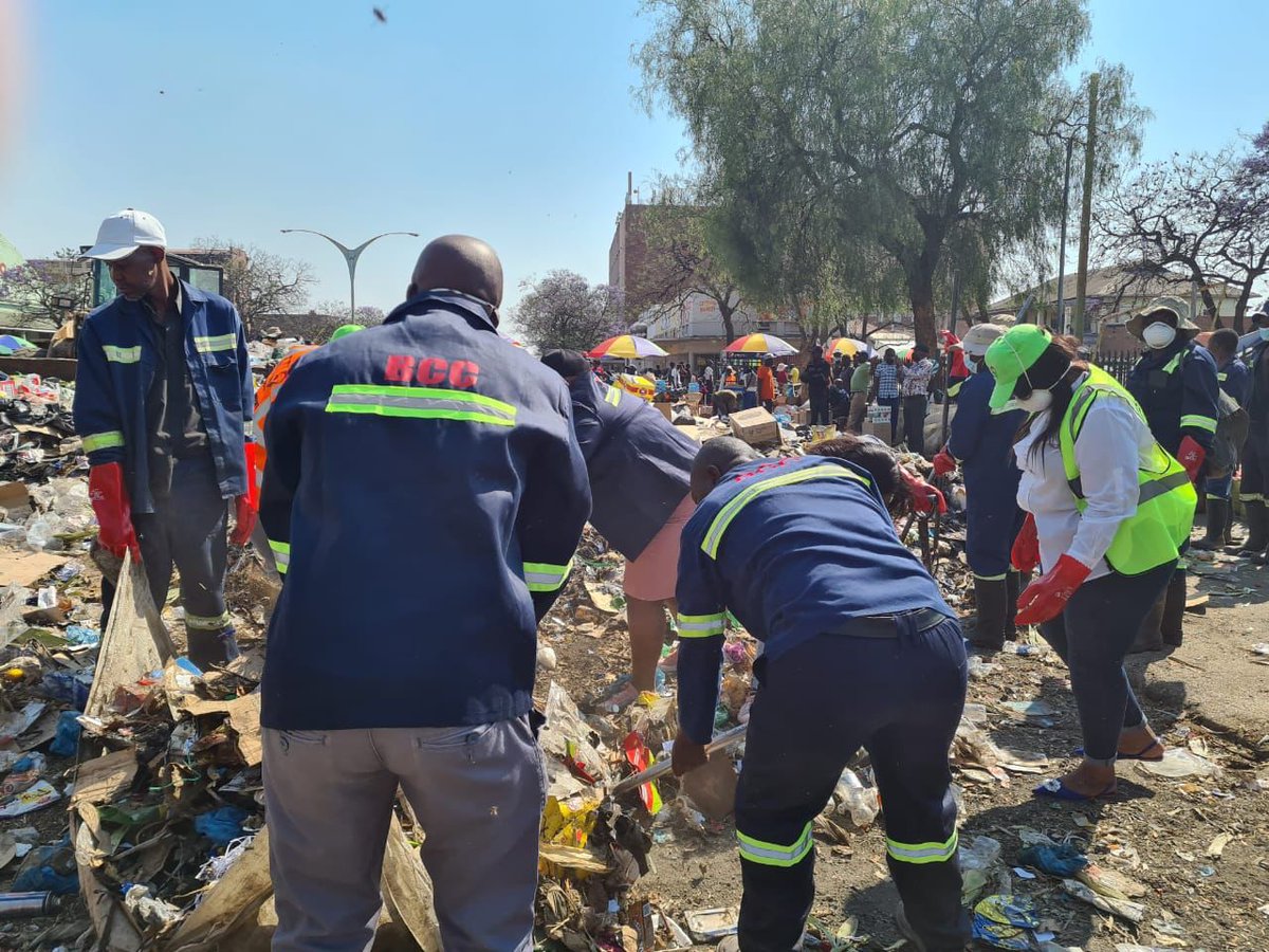 SkyzMetroFM's tweet photo. Big Spring Cleaning Week has commenced at Corner 5th Avenue and Jason Moyo Street . Min of state Judith Ncube has also arrived at the event which is led by members of staff from @CityofBulawayo
#SpringCleaningWeek
#Bulawayo
#beyondthesky https://t.co/IfYxqfgqAl