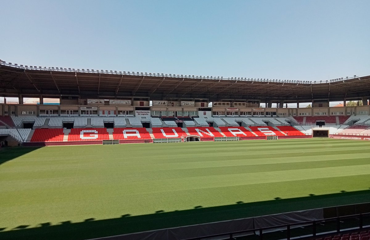 EuroSeating_Int's tweet photo. ⚪️🔴 Butacas #ES100 recién instaladas en el estadio municipal de #LasGaunas (Logroño). 2200 asientos #EuroSeating de #calidadriojana, la primera gran reposición que se ejecuta en años.
Monobloque de calidad, hiper resistente para un uso continuado ⚽️🤗 #inyeccióndepolirpopileno https://t.co/xMr5oG7pYx