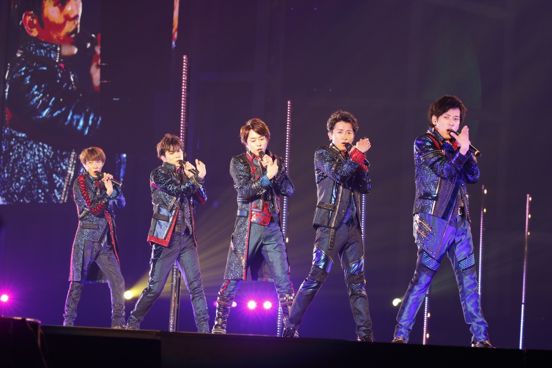 ✨🕺発売まであと1日🕺 ✨ 「ARASHI Anniversary Tour 5×20 FILM “Record of Memories”」 4K ULTRA HDBlu-ray＆Blu-ray 発売を記念して2016年～2017年の嵐LIVE『ARASHI LIVE TOUR 2016-2017 Are You Happy?』を #スローバック！ #嵐 #ARASHI #RecordofMemories