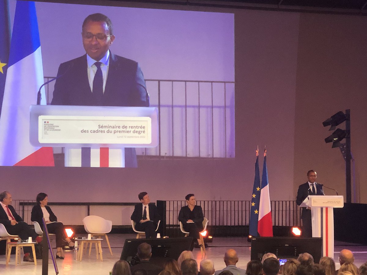 M_Porte_Daasen's tweet photo. Séminaire de rentrée des cadres avec @PapNdiaye et les inspecteurs 1D de @acbesancon https://t.co/jQVltSo0cY