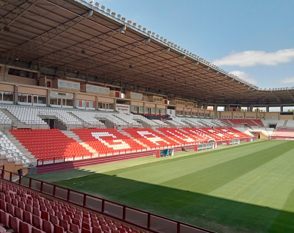 EuroSeating_Int's tweet photo. ⚪️🔴 Butacas #ES100 recién instaladas en el estadio municipal de #LasGaunas (Logroño). 2200 asientos #EuroSeating de #calidadriojana, la primera gran reposición que se ejecuta en años.
Monobloque de calidad, hiper resistente para un uso continuado ⚽️🤗 #inyeccióndepolirpopileno https://t.co/xMr5oG7pYx