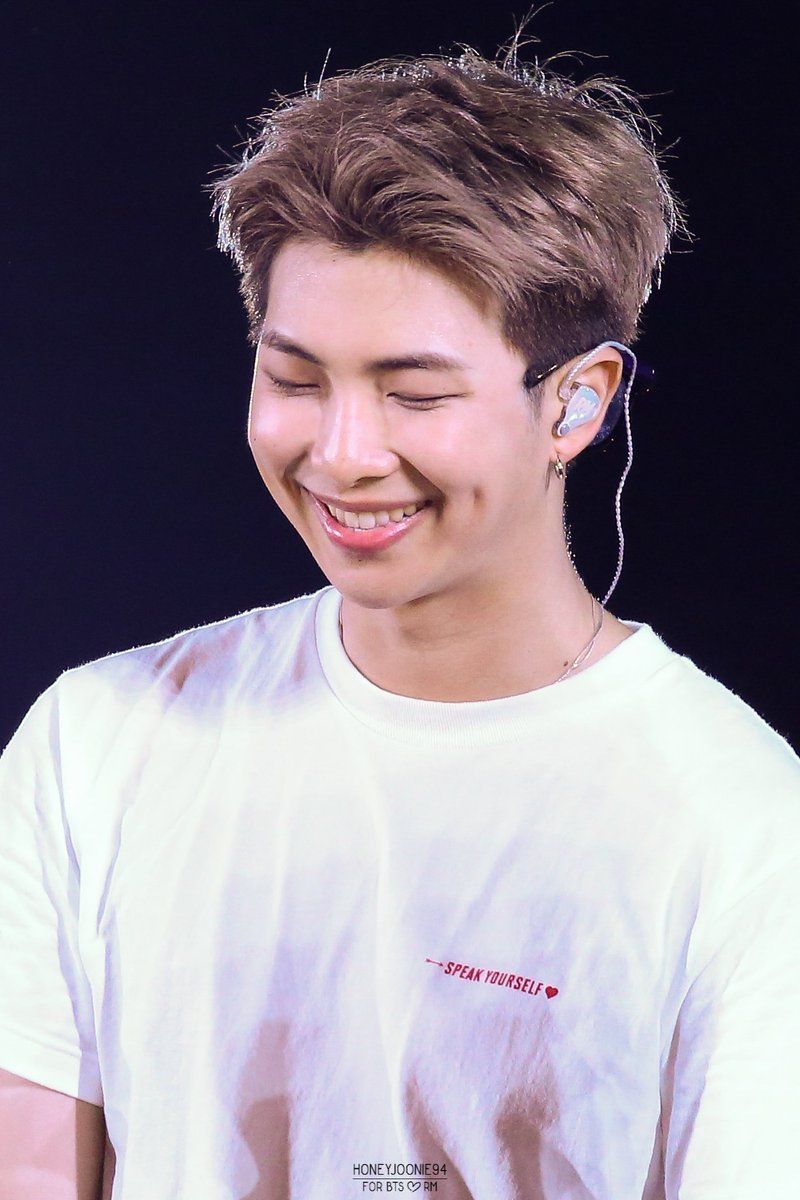 FTV0395's tweet photo. happy birthday buddy🎉🎉
love you so much
your every word inspire me,
having you as leader is a fortune,again
happyyyy birthdayyyy to our cute silly boy
saranghae Namjoon oppa🎉🎉🎉🎉💜💜💜
#HappyBirthdayNamjoon #NAMJOONDAY #HappyRMDay #NAMJOON #Loveyou https://t.co/wtPytOMMRh