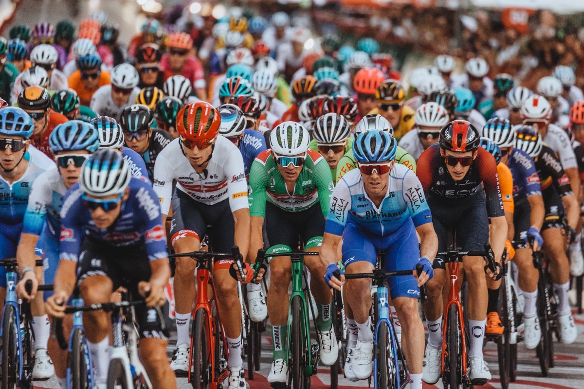 It's been an absolute pleasure watching our #LaVuelta22 team racing together and we've got one more (very green 💚) photo gallery to share! 

Re-live stage 21👉 bit.ly/AVeryGreenGall…

#WeAreATeam 📸: @cauldphoto / <a href="/JorisKnapen1/">Joris Knapen</a>