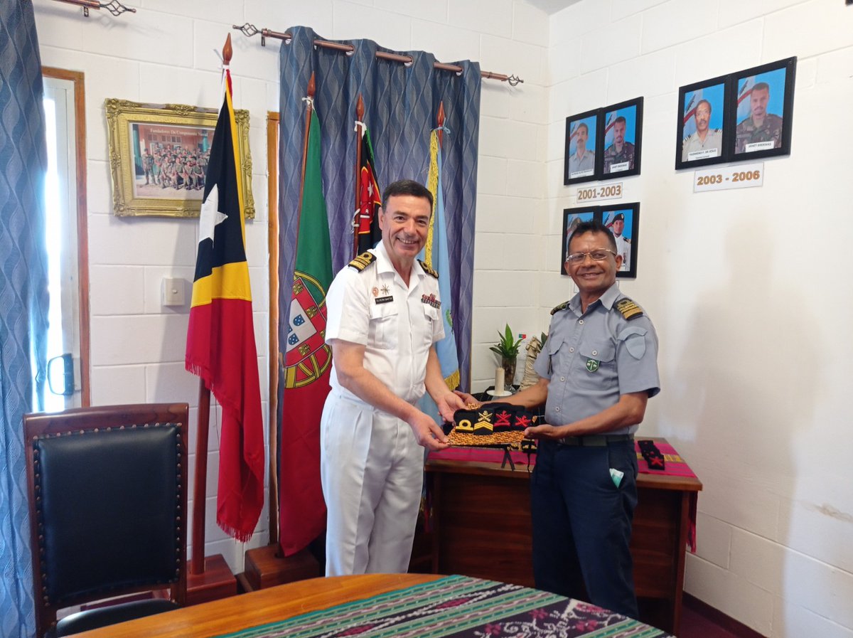 MarinhaPT's tweet photo. Marinha Portuguesa oferece material de fardamento a Fuzileiros de Timor-Leste - https://t.co/JsLtKHIFr9

#marinhaportuguesa #TimorLeste #fardamento #FALINTIL #doação https://t.co/ZOHDteIq0B