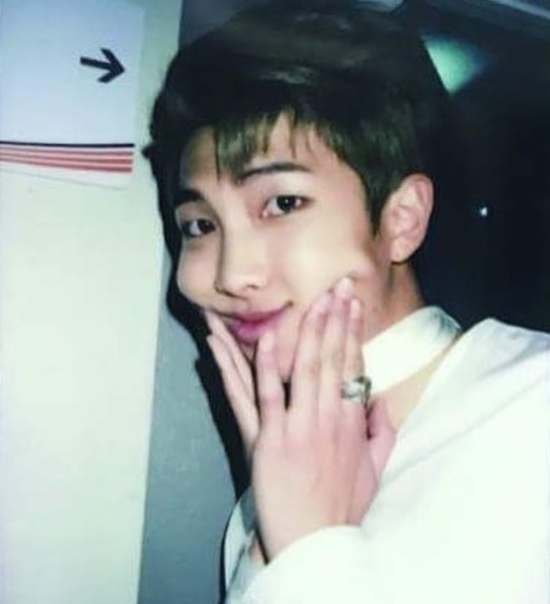 FTV0395's tweet photo. happy birthday buddy🎉🎉
love you so much
your every word inspire me,
having you as leader is a fortune,again
happyyyy birthdayyyy to our cute silly boy
saranghae Namjoon oppa🎉🎉🎉🎉💜💜💜
#HappyBirthdayNamjoon #NAMJOONDAY #HappyRMDay #NAMJOON #Loveyou https://t.co/wtPytOMMRh