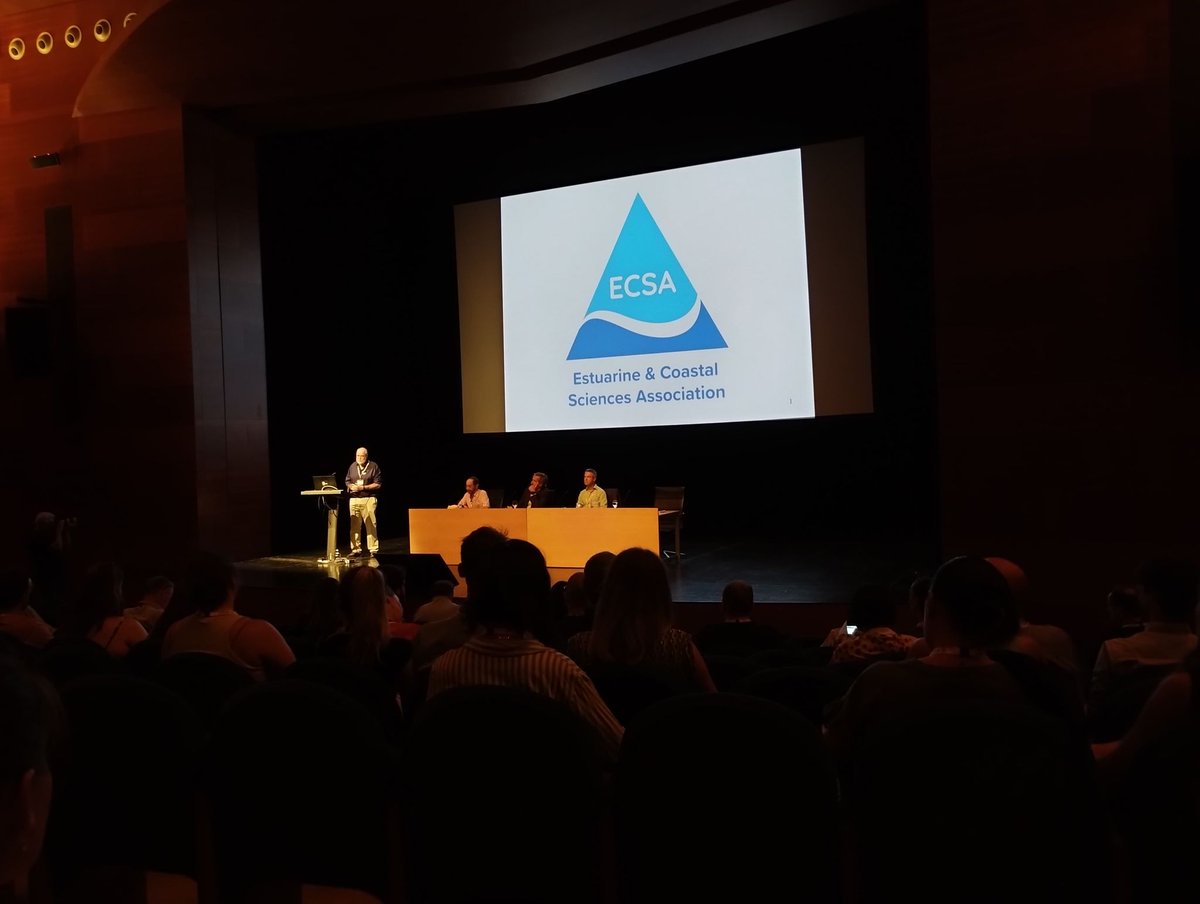 SarahSchmidy's tweet photo. Very happy to have attended #ECSA59 the first academic conference of my PhD! Coming back very inspired and impressed 😁 https://t.co/aBLK6ZCayd