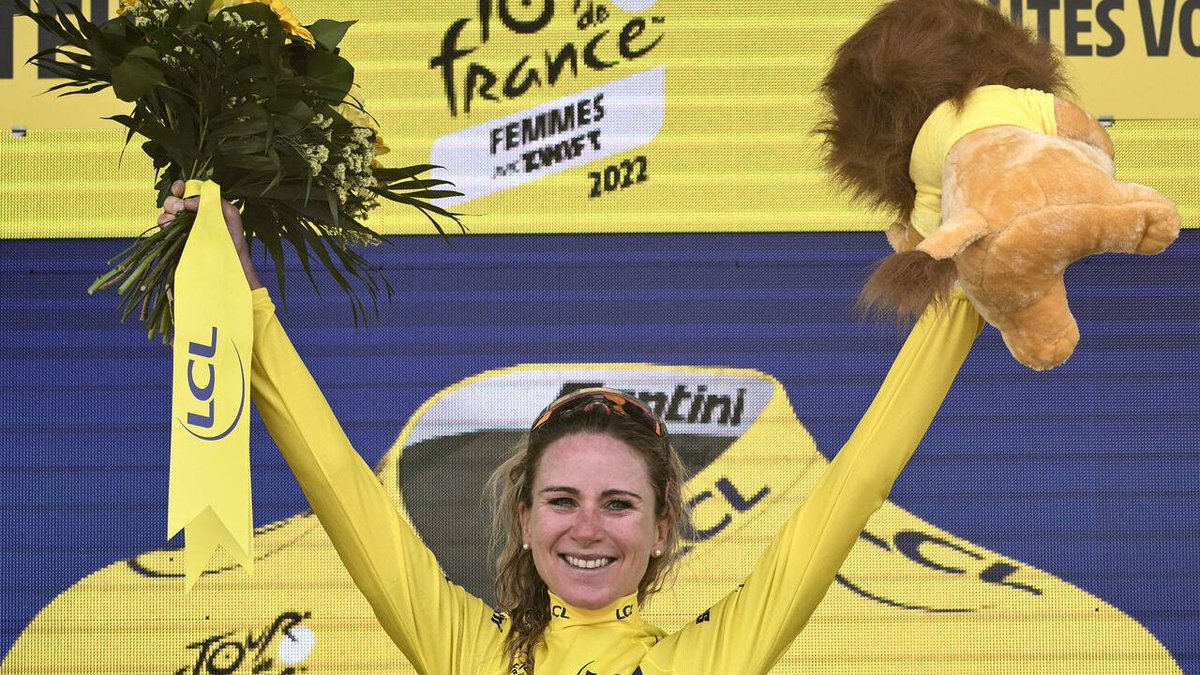 Farolillo_Rouge's tweet photo. 📰 LA NOTICIA DEL AÑO SIN DUDA 🙌

@AvVleuten ha ganado las 3 GRANDES en un SOLO AÑO 😍😍 Algo que nunca ha pasado en el #ciclismo y que la neerlandesa ha conseguido casi sin despeinarse y con una autoridad ESPECTACULAR 😱

👏 Ya está en el Olimpo de las mejores de la historia 💪 https://t.co/wn1PhqRL8y