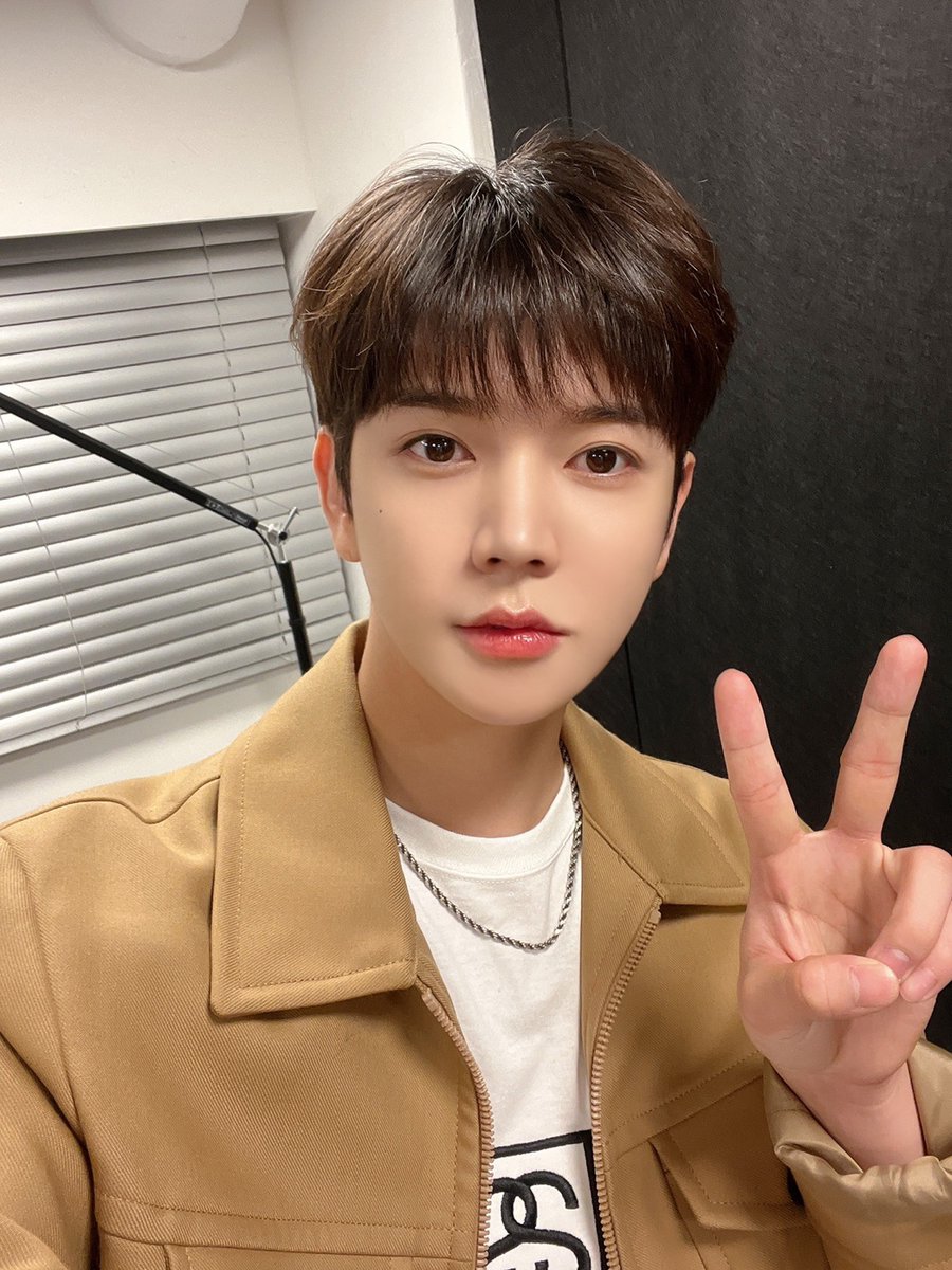 REN_BPM's tweet photo. [#렌] ⏰

잠시 후 6시! 네이버 NOW <커튼콜>에 렌이 출연합니다📻
렌타냥과 함께 즐거운 이야기 나누며 추석 연휴 마무리해요🍁

#REN #최민기 #CHOIMINGI #커튼콜 https://t.co/Zq9nXky9bV