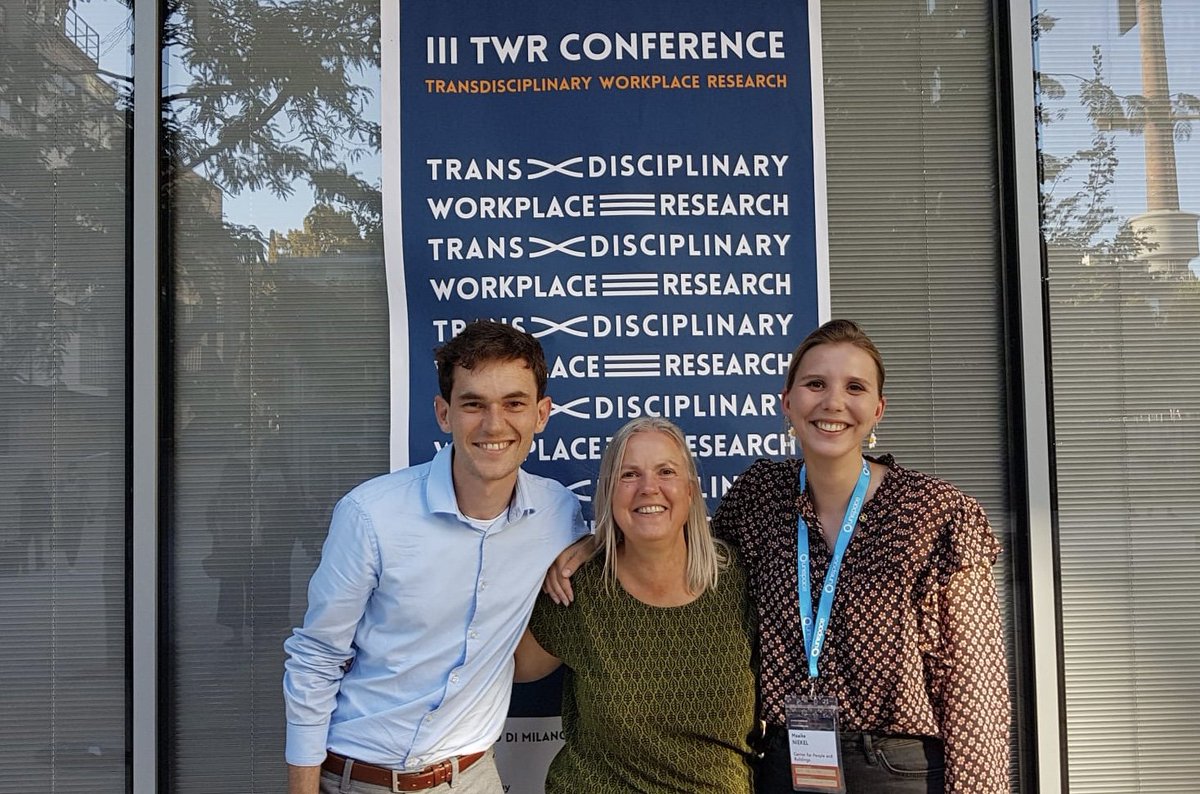 CfPB_Delft's tweet image. TWR Milaan is afgerond en veel #onderzoeksresultaten rondom aspecten van #werkomgeving &amp;amp; #ABW zijn gedeeld. De door onze onderzoekers gepresenteerde CfPB-papers staan binnenkort online. Hierbij alvast een teamfoto uit Milaan! @ancagosselink #MaaikeNiekel #DennisLaBrijn #TWR2022