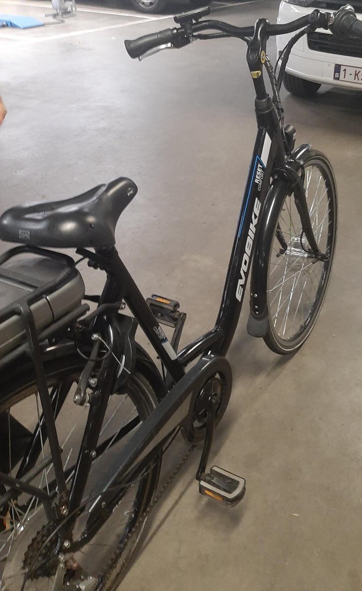 PolitieLeuven's tweet photo. We zijn op zoek naar de eigenaar van deze elektrische fiets. Ben je of ken je de eigenaar? Laat ons dan iets weten via dm of via e-mail naar pz.leuven.communicatie@police.belgium.eu https://t.co/Eb6wnnwaU9