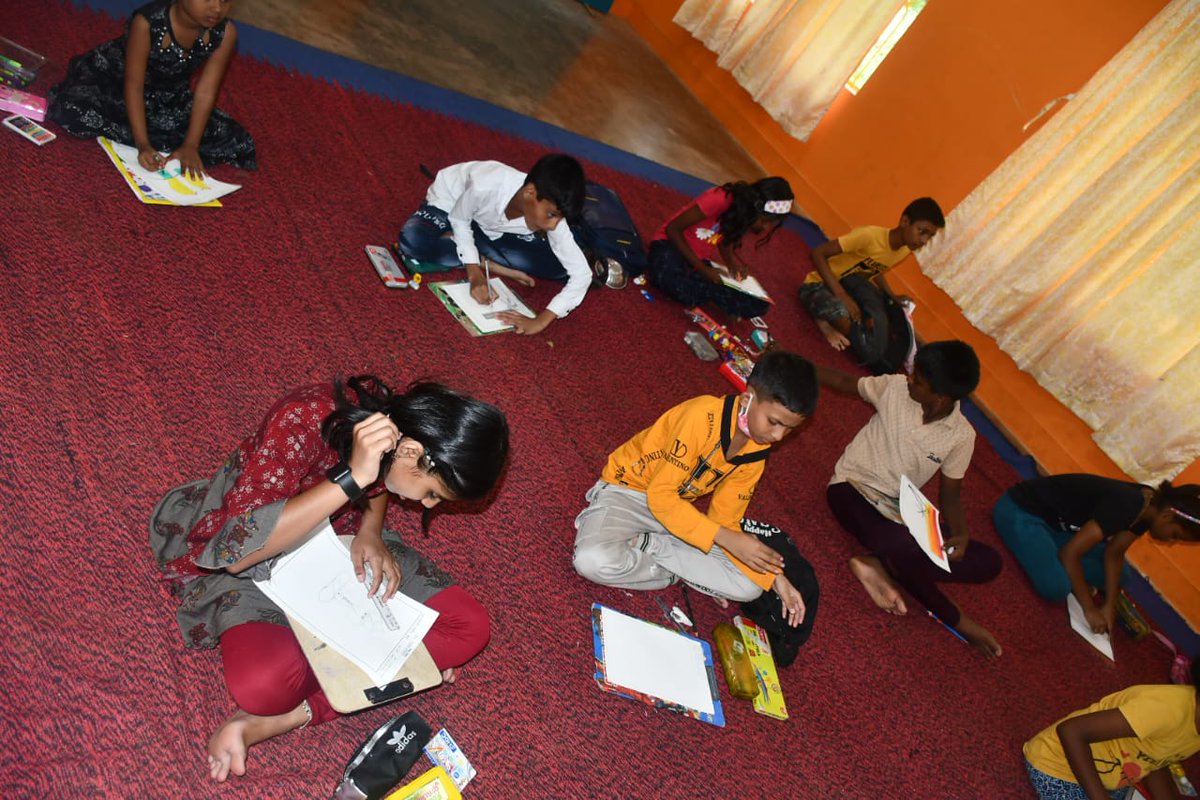 fwcgcngrcrpf's tweet photo. #drawingpaintingcompetition for kids was organised @fwcgcngrcrpf during #Ganeshotsav with active participation by kids, winners were awarded by Sh. Prashant Jambholkar, DIGP GC Nagpur and Smt Keerti Jambholkar President RCWA, Nagpur @gccrpfnagpur @WSCRPF2016 @cwacrpf @crpfindia https://t.co/u6de5fKujr