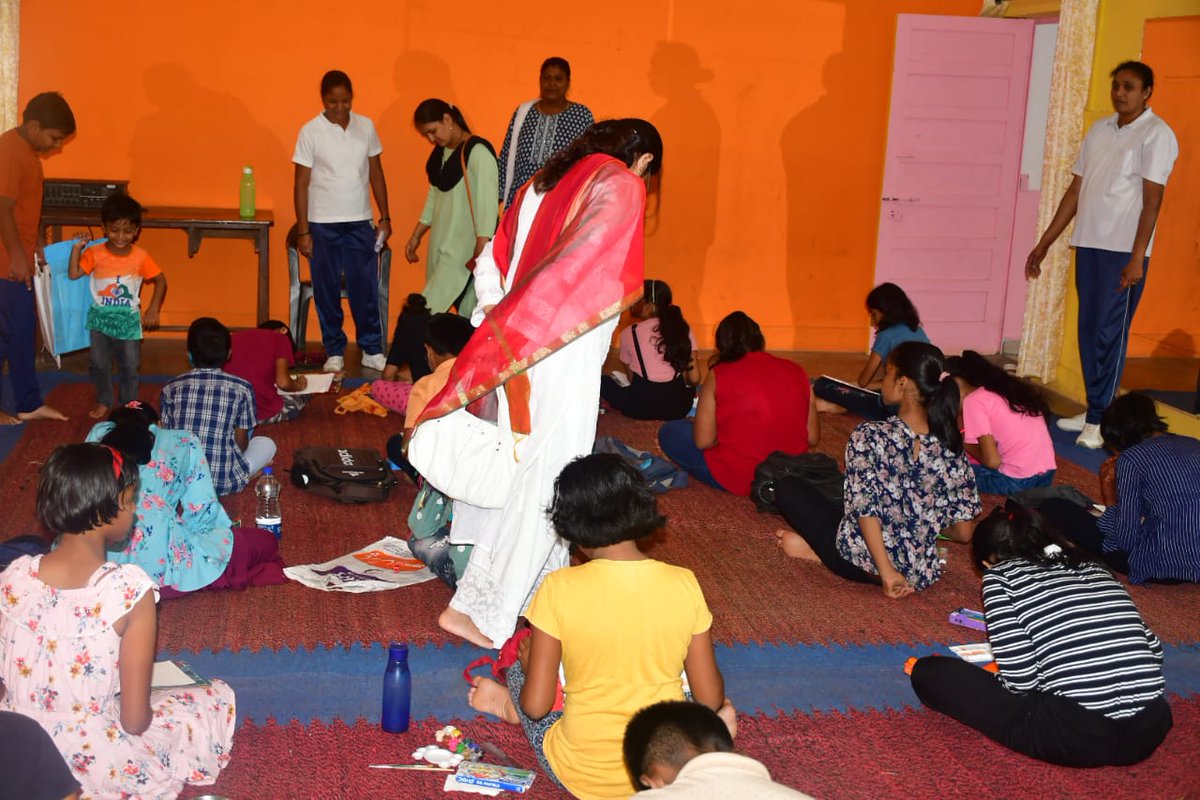 fwcgcngrcrpf's tweet photo. #drawingpaintingcompetition for kids was organised @fwcgcngrcrpf during #Ganeshotsav with active participation by kids, winners were awarded by Sh. Prashant Jambholkar, DIGP GC Nagpur and Smt Keerti Jambholkar President RCWA, Nagpur @gccrpfnagpur @WSCRPF2016 @cwacrpf @crpfindia https://t.co/u6de5fKujr