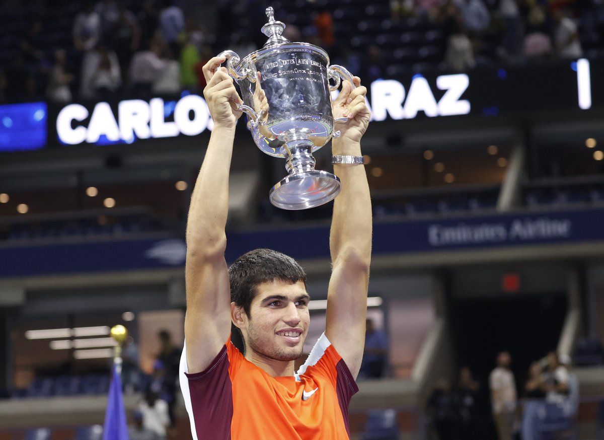WeAreTennis's tweet photo. ▪️ 6 titles
▪️ 1 Grand Slam
▪️ 2 Masters 1000
▪️ 2 ATP 500
▪️ 5 titles in 2022 (record)
▪️ 51 wins in 2022 (record)
▪️ Youngest World No.1 ever
▪️ 10th most younger player to win a Grand Slam 

Carlos Alcaraz, 19 years-old. https://t.co/I0JvYO8xAi