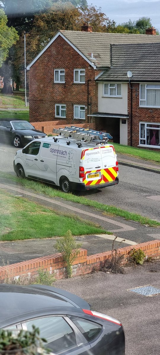 robbiep13's tweet photo. @virginmedia The cavalry are on the way ... oh no they drove off again.... getting paranoid that Jeremy beadle is about https://t.co/jpWUBLvGzQ