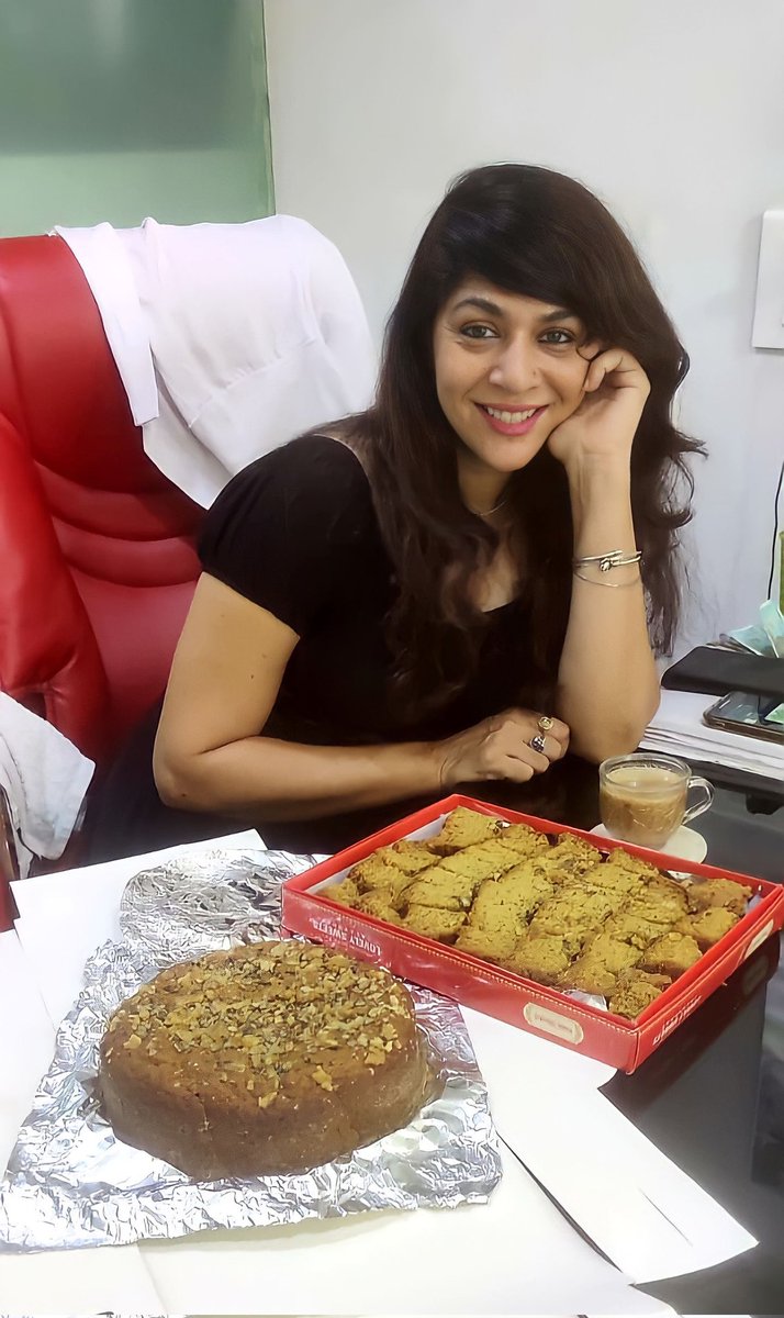 DoctorAjayita's tweet photo. How am I supposed to keep thin if patients keep sending me cakes?🥰 https://t.co/jh06Ol305v