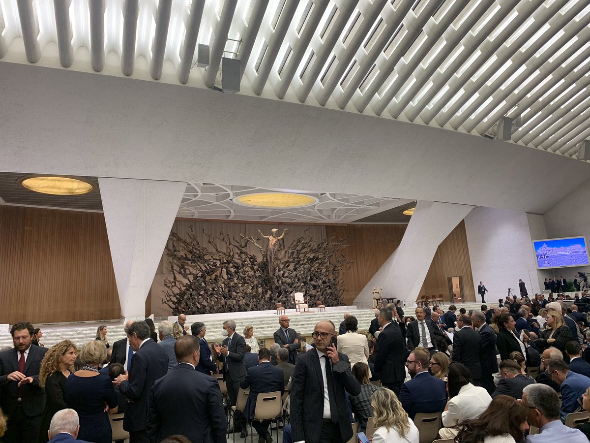 Marica_Nobile's tweet photo. Cornice diversa, ma sempre presenti! Assemblea #Confindustria2022 #salanervi @Confindustria https://t.co/QQpp0o74t1