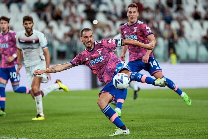 bonucci_leo19's tweet photo. Trasformiamo la rabbia, per ciò che ci è stato depredato, in energia per mercoledì. Sarà una partita difficile e servirà l’aiuto di tutti. #FinoAllaFine https://t.co/nMKA24snUi