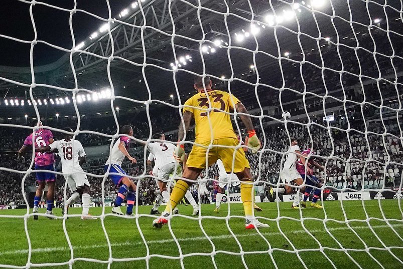 bonucci_leo19's tweet photo. Trasformiamo la rabbia, per ciò che ci è stato depredato, in energia per mercoledì. Sarà una partita difficile e servirà l’aiuto di tutti. #FinoAllaFine https://t.co/nMKA24snUi