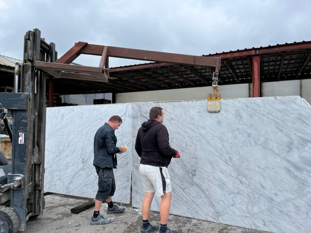 The K2 team had a great time at the Stone Merchants selecting marble for an amazing boardroom table for a US investment firm in Mayfair.

#investment #project #mayfair