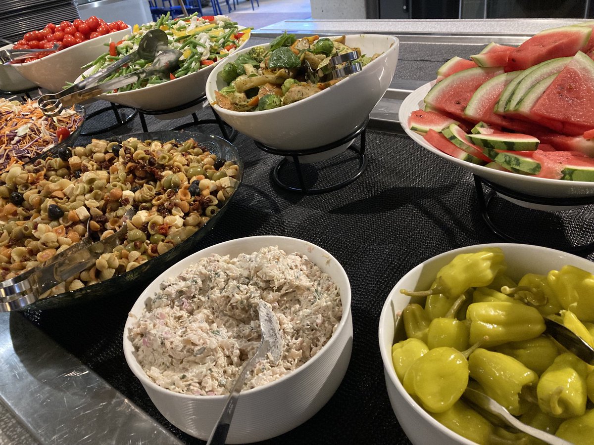 ITomperi's tweet image. #WorkeryPlus Vallilassa paistaa aurinko ja lounaskin näyttää hyvältä! #coworking #office #toimisto #Sture16 #ravintola