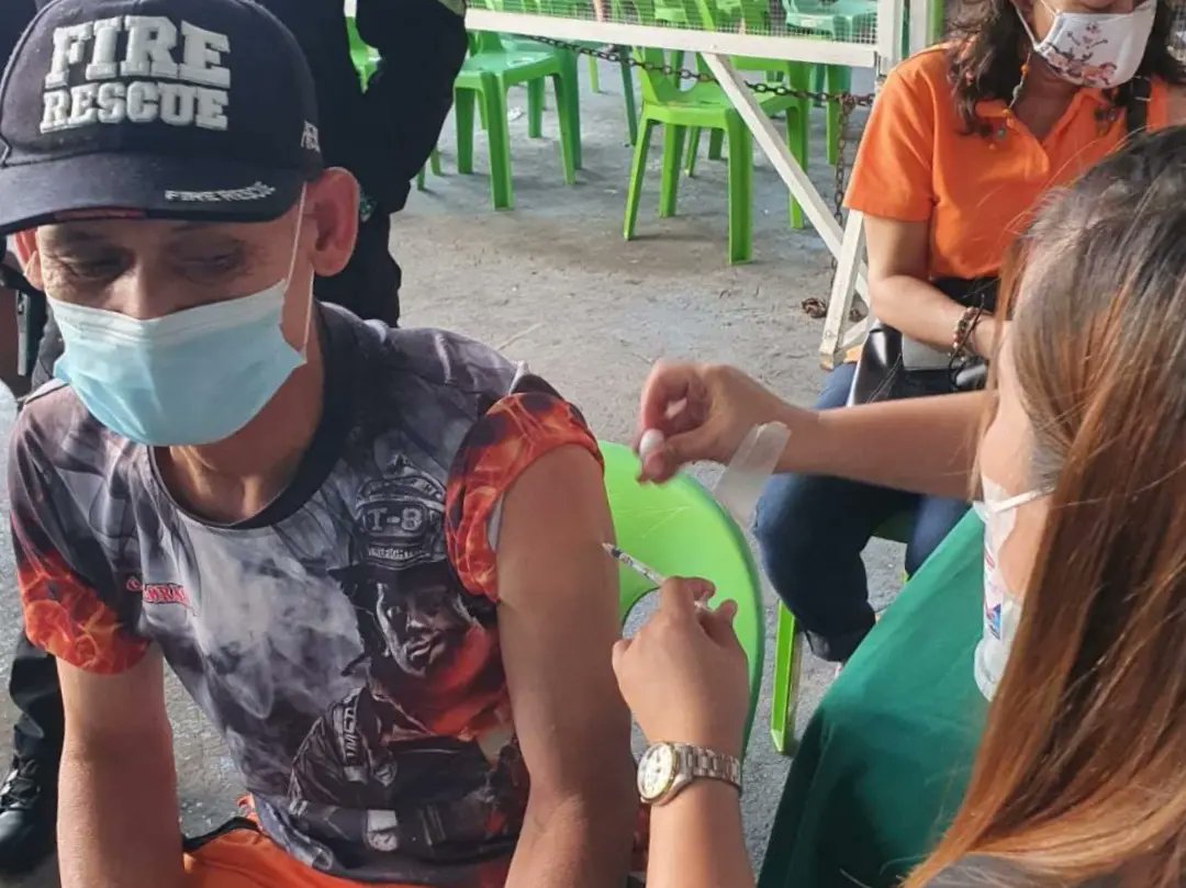 bsapasig's tweet photo. TODAY'S HIGHLIGHT: CaraVacc in @bsapasig. ππ Tinangkilik ng ating mga constituents ang Caravan Vaccination Against COVID-19 sa Barangay Hall Covered Parking ngayong araw. β
#BeatCOVID19 #KeepSafeBSA #BSACaraVacc https://t.co/R9WBwwoO9y