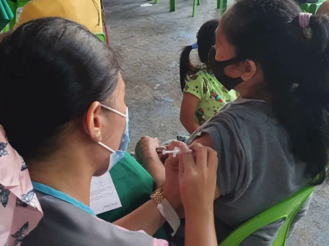 bsapasig's tweet photo. TODAY'S HIGHLIGHT: CaraVacc in @bsapasig. ππ Tinangkilik ng ating mga constituents ang Caravan Vaccination Against COVID-19 sa Barangay Hall Covered Parking ngayong araw. β
#BeatCOVID19 #KeepSafeBSA #BSACaraVacc https://t.co/R9WBwwoO9y
